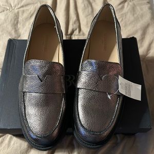 New in box Banana Republic loafers size 8 - textured bronze/gold